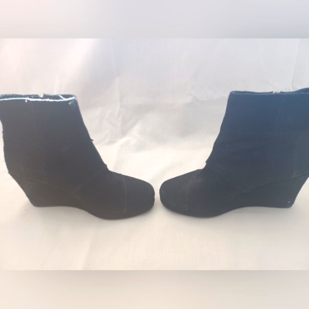 TOMS 6.5 black wedges